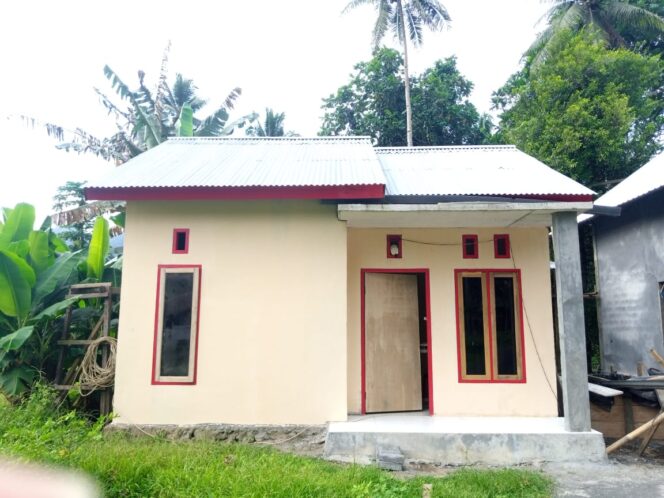 
 Rumah Pdt Ellen Bauews Tuakali yang baru dibedah oleh WBI Maluku utara