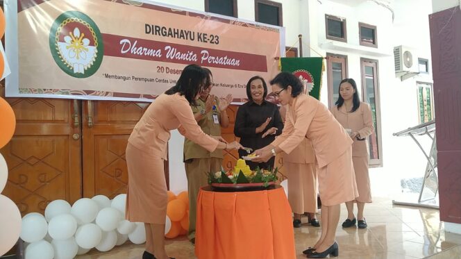 
 Dharma Wanita Persatuan (DWP) Halut merayakan HUT Ke 23