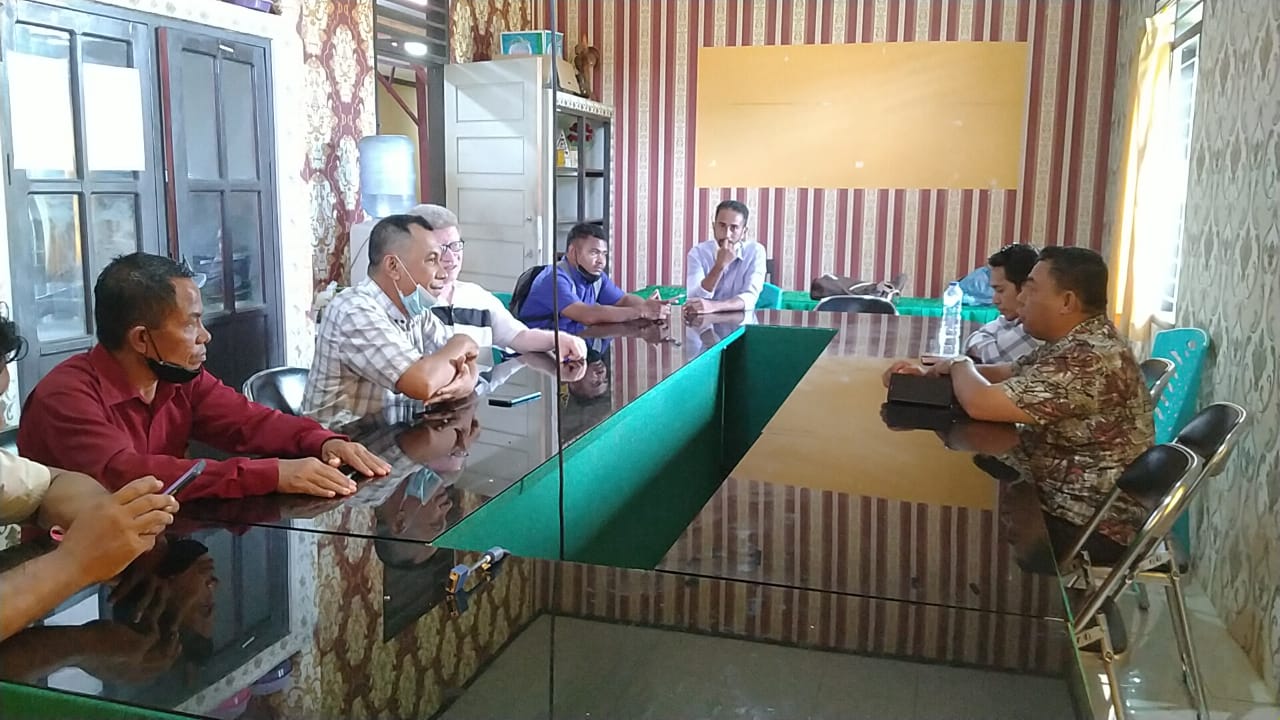 Yolfin Arunde SH “Jangan berdalih, Dr Piet Hein Babua itu ketua team penyusun naskah akademik Perda Bantuan Hukum Rakyat Miskin Halut” 2 WhatsApp Image 2025 05 29 at 06.42.26