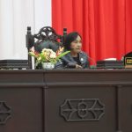 Pimpin Paripurna, Ketua DPRD Halut Christina Lesnussa Terima Pengajuan Ranperda APBD dan Penataan Perangkat Daerah
