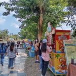 Garis Finish Gerak Jalan Halut Diserbu Warga, Pedagang Panen Cuan